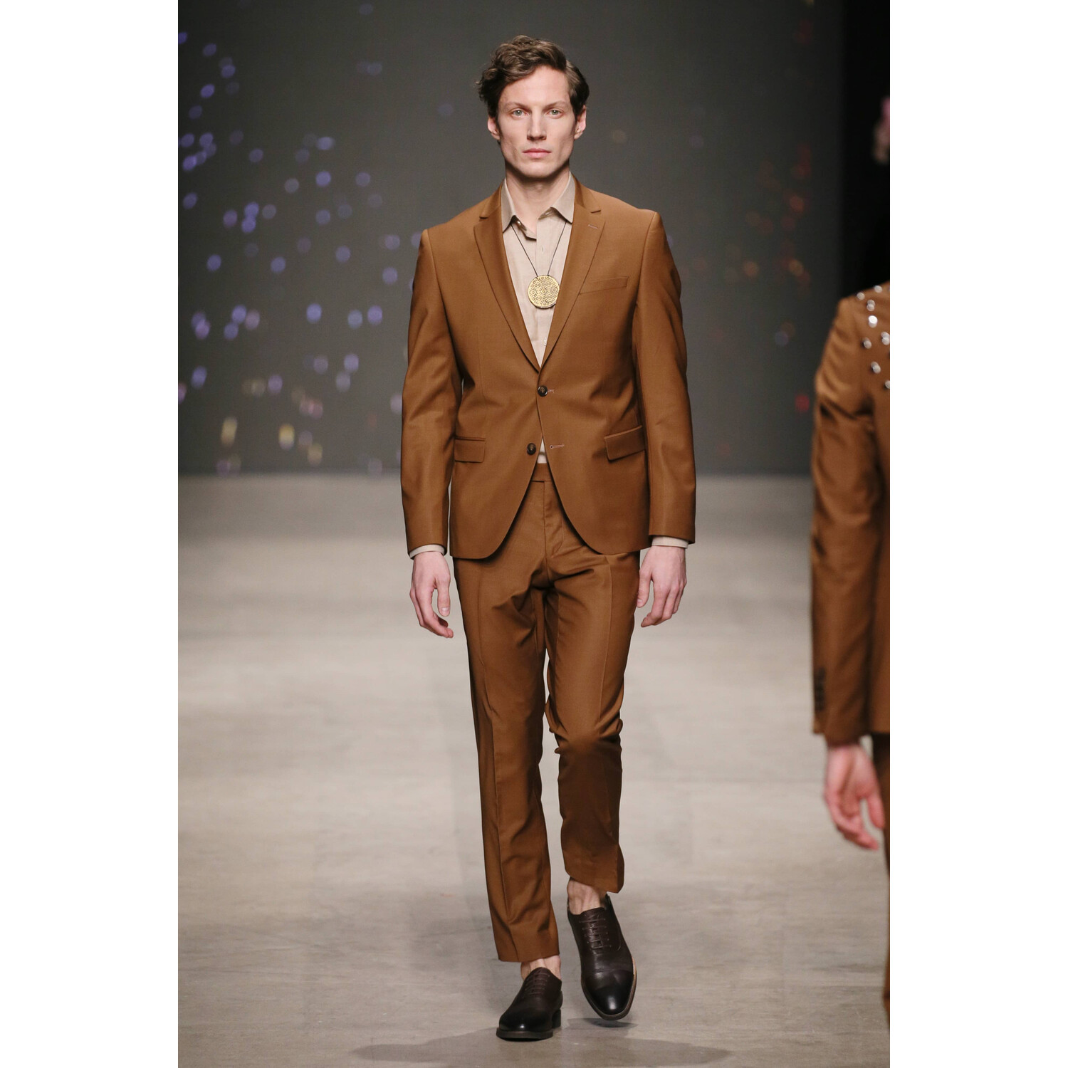 Фото 21DOT12 | The Twenty One Twelve Fall 2019 Ready-to-Wear / 21DOT12 | The Twenty One Twelve осень-зима 2019 / Неделя моды: Москва